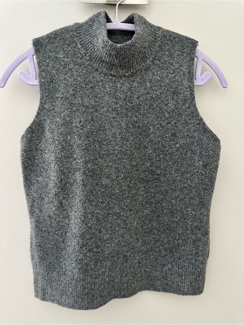Tahari Gray Sleeveless Turtleneck Knit Vest Small